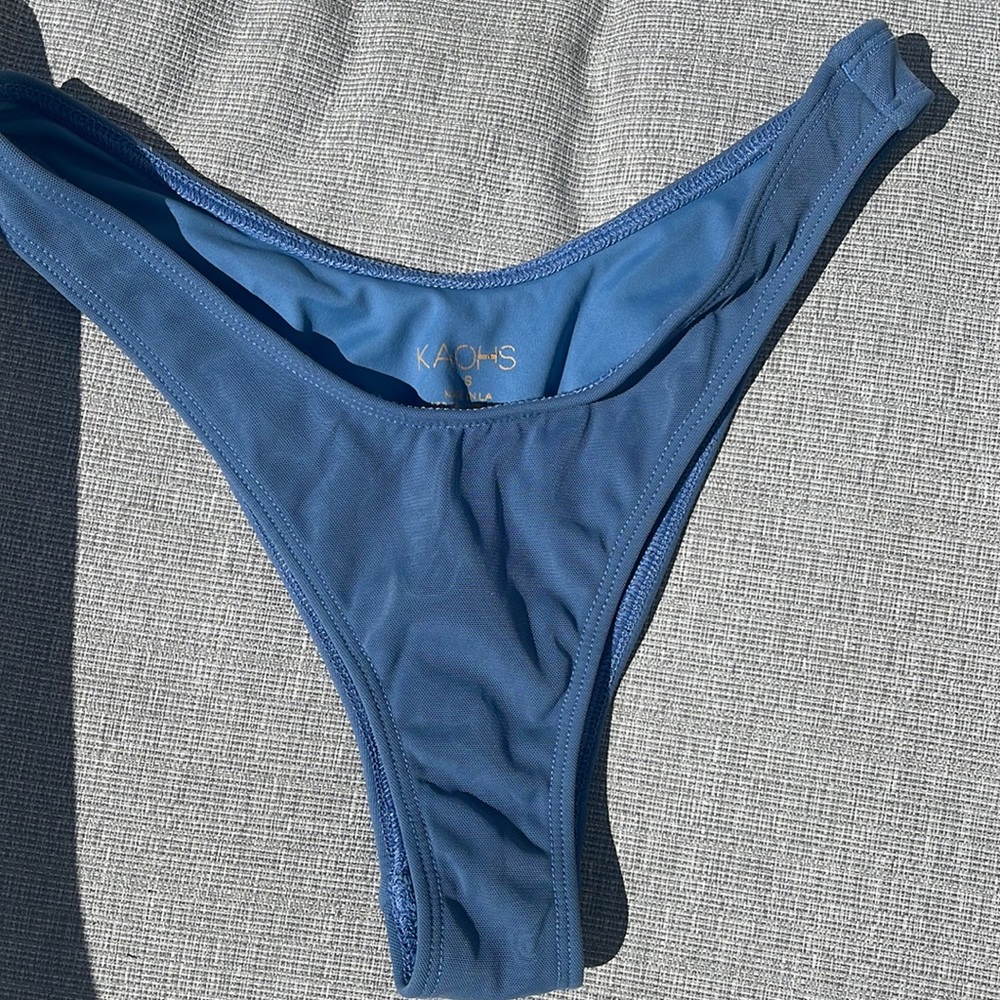 Kaohs High rise bikin bottoms with good coverage for the buns.